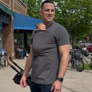 Men's Short Sleeve Babywearing Tee - Gray